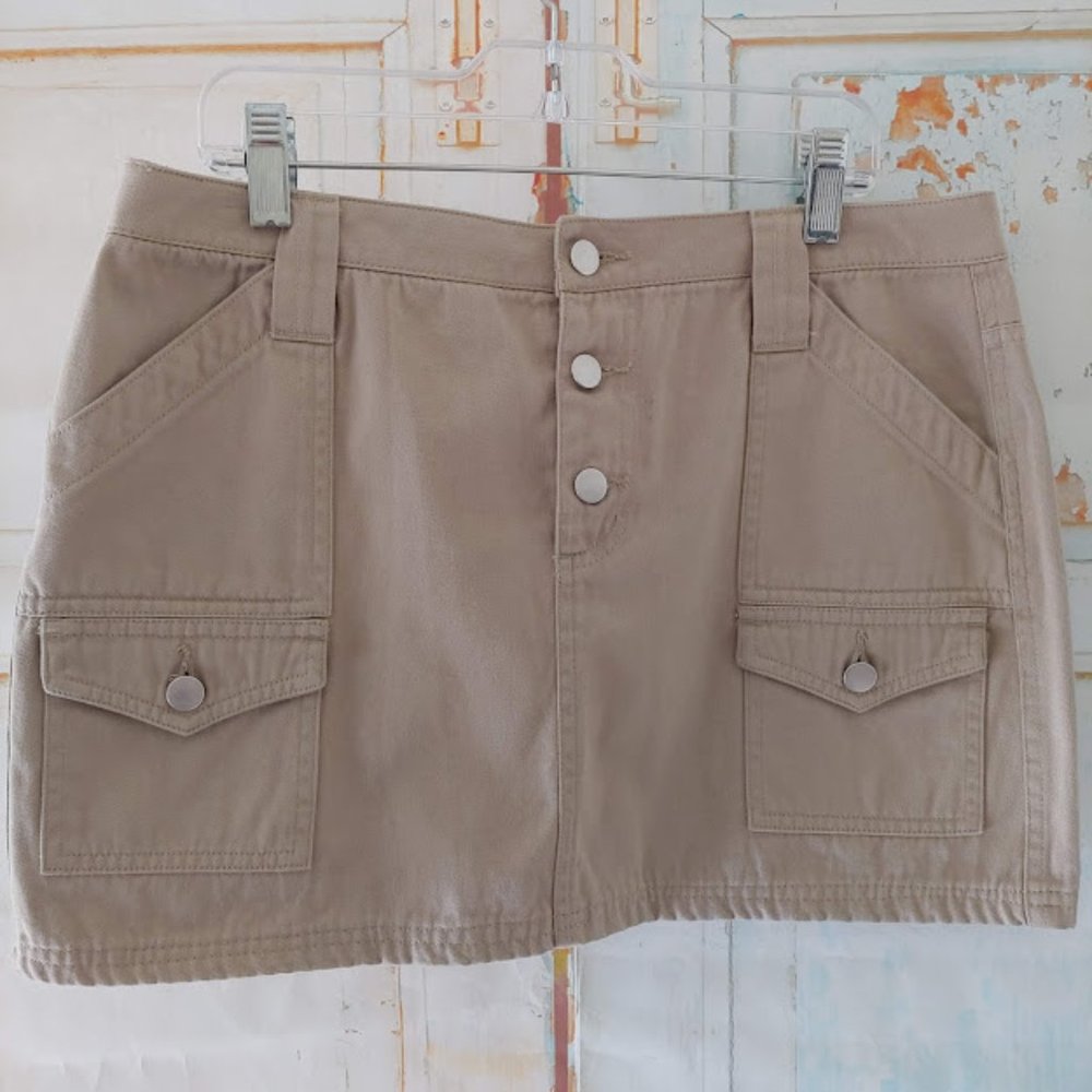 Moda International thick cotton mini skirt w buttons & pockets/size 8/tan